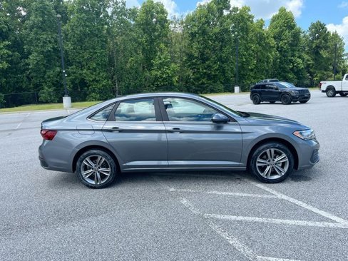 Used 2022 Volkswagen Jetta SE image 12