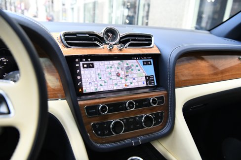Used 2023 Bentley Bentayga Extended Wheelbase image 16