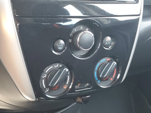 Used 2015 Nissan Versa Note SR image 24
