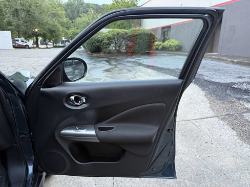 Used 2013 Nissan Juke SV image 34