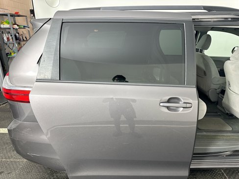 Used 2015 Toyota Sienna LE image 29