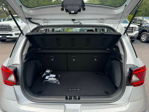 Used 2025 Hyundai Venue SEL image 9