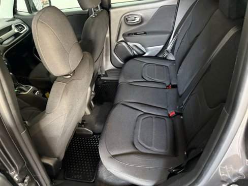 Used 2020 Jeep Renegade Latitude w/ Cold Weather Group image 30