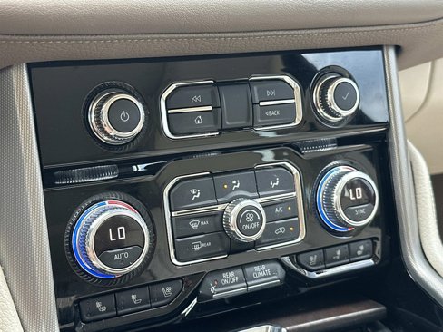 Used 2021 GMC Yukon Denali w/ Denali Premium Package image 23