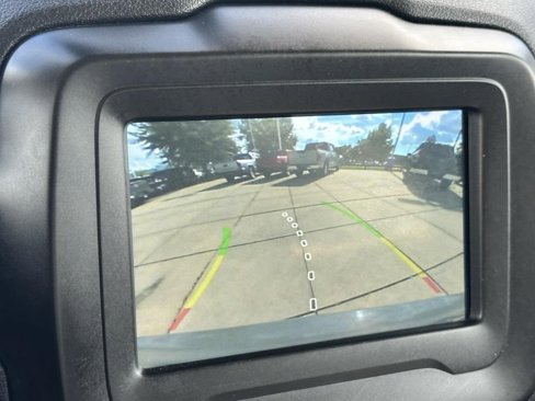 Used 2020 Jeep Renegade Latitude w/ Popular Equipment Group image 10