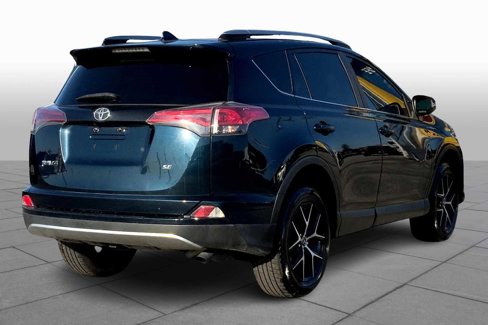 Used 2018 Toyota RAV4 SE image 12