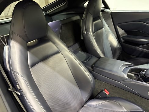 Used 2019 Aston Martin V8 Vantage Coupe image 21