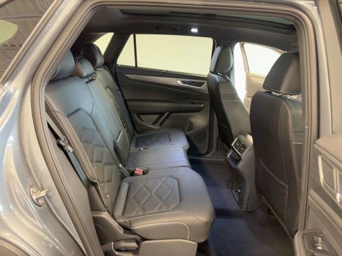 Used 2025 Volkswagen Atlas Cross Sport SE image 30