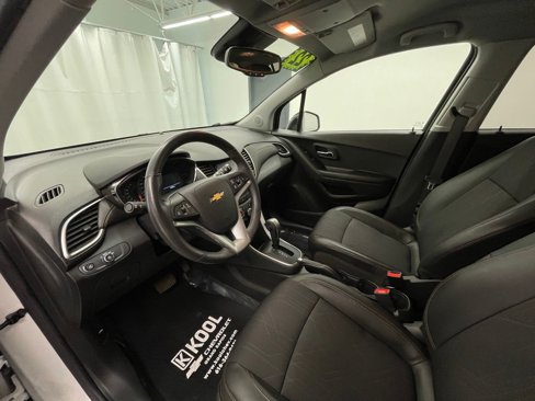 Used 2022 Chevrolet Trax LT w/ Redline Edition image 11