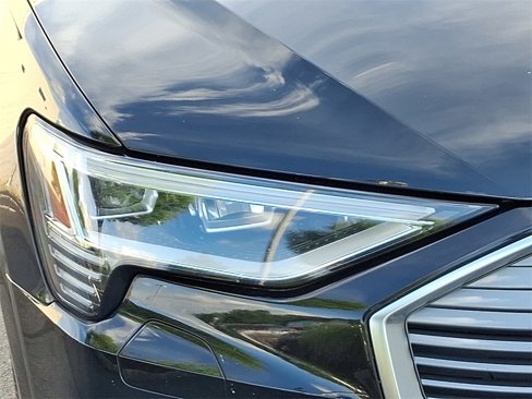 Used 2020 Audi e-tron Premium Plus image 15