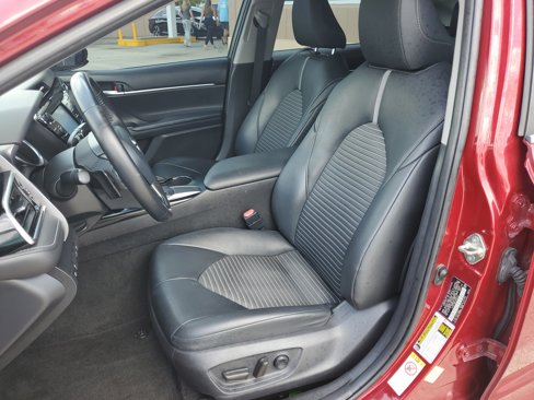 Used 2018 Toyota Camry SE image 12