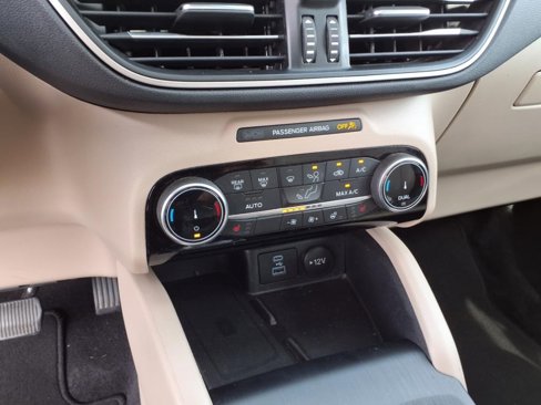 Used 2022 Ford Escape SEL w/ Technology Package image 18