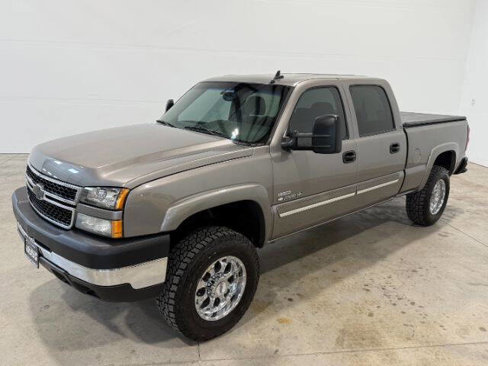 Used 2007 Chevrolet Silverado 2500 LT w/ Heavy-Duty Power Package image 2
