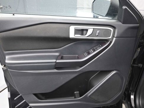 Used 2020 Ford Explorer XLT image 21