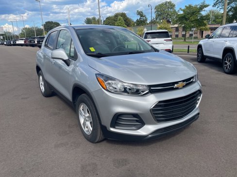 Used 2022 Chevrolet Trax LS w/ Tint and Cruise Package image 8