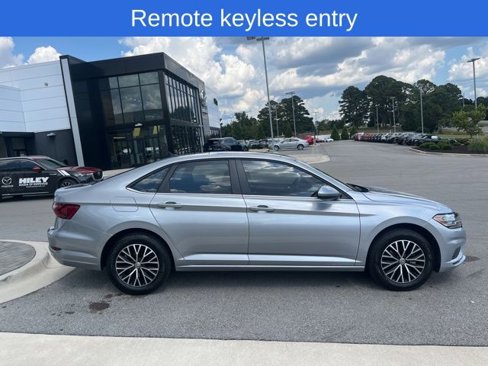 Certified 2021 Volkswagen Jetta SE image 4