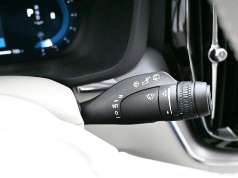 New 2025 Volvo XC60 B5 Core image 18