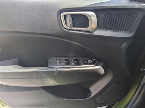Used 2024 Hyundai Venue SE image 25