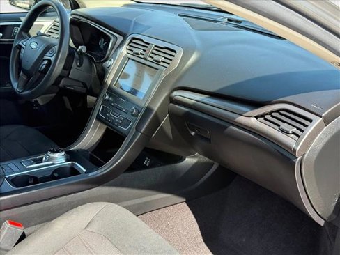 Used 2020 Ford Fusion SE image 24