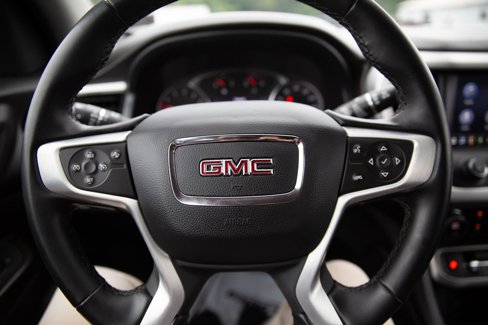 Used 2023 GMC Acadia SLT image 11