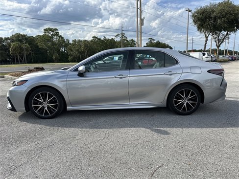 Used 2023 Toyota Camry SE image 6