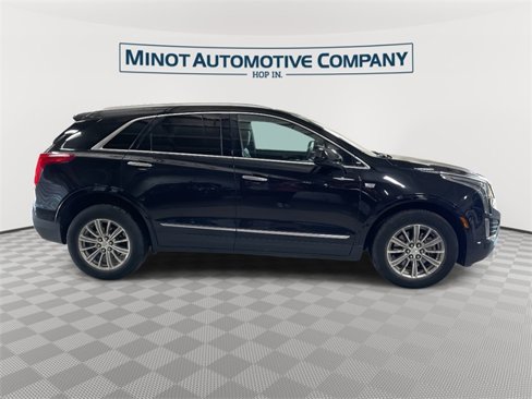 Used 2017 Cadillac XT5 Luxury w/ Driver Awareness Package image 9