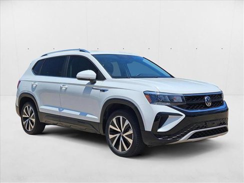 Used 2022 Volkswagen Taos SE w/ Panoramic Sunroof Package image 3