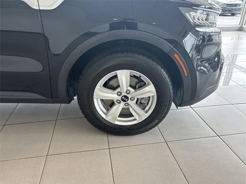 Used 2021 Kia Sorento LX image 14