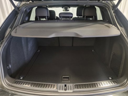 Used 2025 Porsche Macan image 25