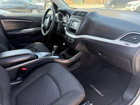Used 2019 Dodge Journey SE image 11