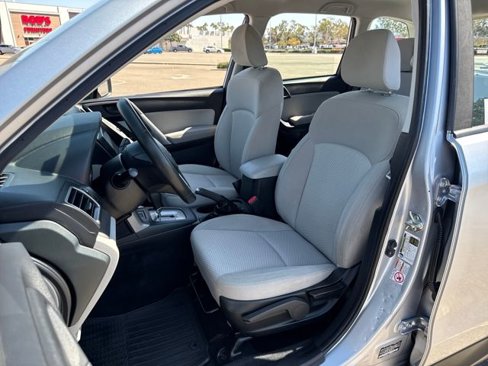 Used 2017 Subaru Forester 2.5i w/ Alloy Wheel Package image 4