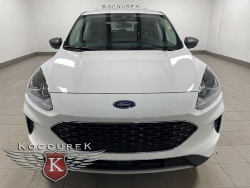 Used 2022 Ford Escape SE w/ Cold Weather Package image 2