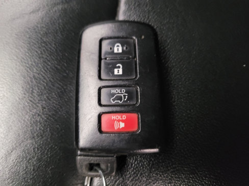 Used 2017 Toyota Highlander XLE image 32