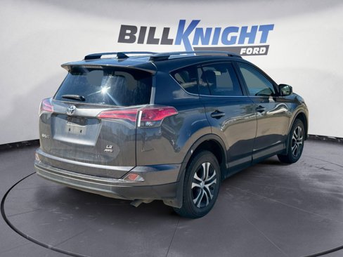 Used 2017 Toyota RAV4 LE image 5