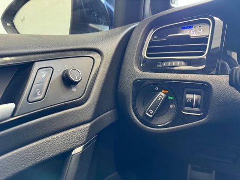 Used 2017 Volkswagen Golf R 4-Door image 41