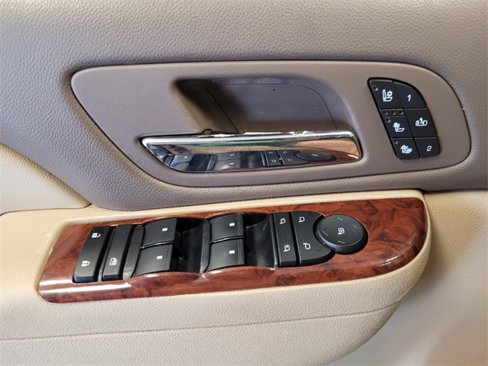 Used 2012 Chevrolet Suburban LTZ image 28