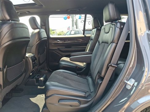 Used 2023 Jeep Grand Cherokee L Laredo image 26
