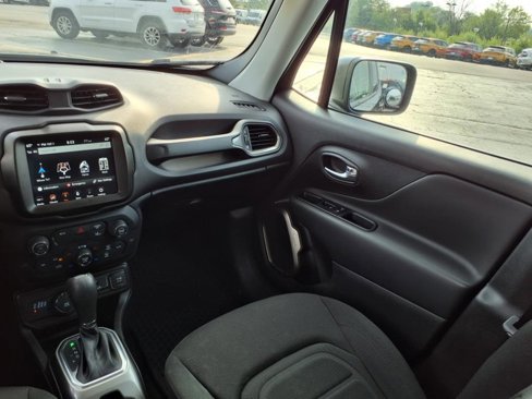 Certified 2022 Jeep Renegade Latitude image 13