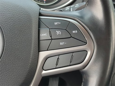 Used 2020 Jeep Cherokee Limited image 23
