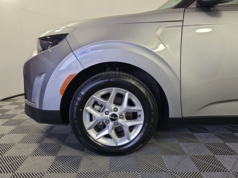 Used 2023 Kia Soul LX w/ Option Group 015 image 10