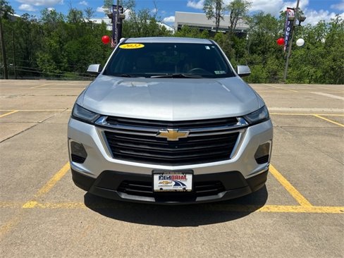 Used 2022 Chevrolet Traverse LS image 3