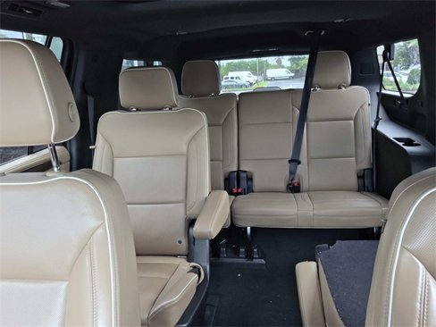 Used 2021 Chevrolet Suburban Premier w/ Premium Package image 23