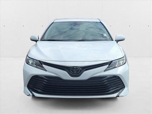 Used 2020 Toyota Camry LE image 2