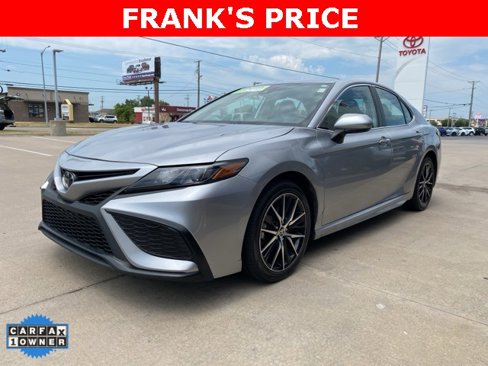 Used 2024 Toyota Camry SE image 1