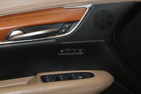 Used 2017 Cadillac XT5 Platinum w/ Driver Assist Package image 9