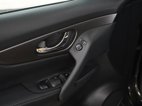 Used 2016 Nissan Rogue SV w/ SV Premium Package image 21