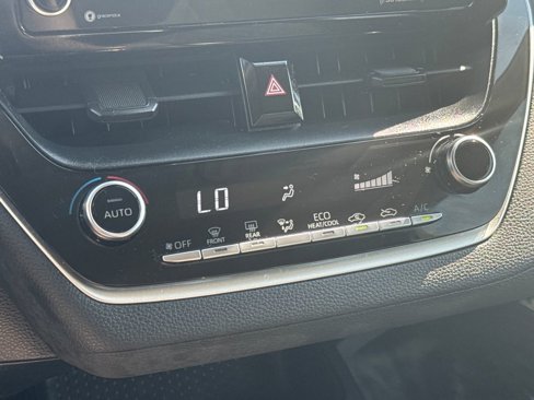 Used 2022 Toyota Corolla LE image 22