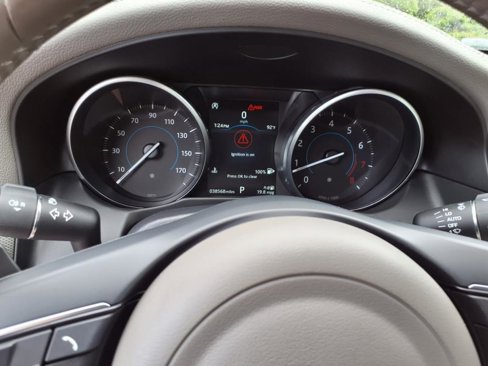 Used 2018 Jaguar XF Premium image 18