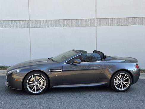 Used 2013 Aston Martin V8 Vantage Roadster image 30