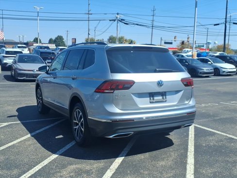 Used 2020 Volkswagen Tiguan SE w/ Panoramic Sunroof Package image 5